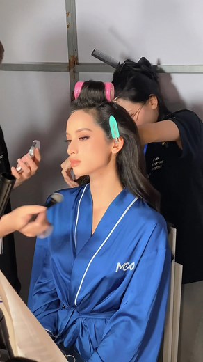 Special thanks to M.Night for providing the beautiful blue makeup robes that kept our contestants comfortable backstage. With the Miss Cosmo logo and the message of ‘Impactful Beauty’ on the back, these robes were the perfect blend of style and support ❤️‍🔥 #MissCosmo #1stMissCosmo #MissCosmo2024 #VividVietnam #ImpactfulBeauty #COSMO #UniMedia #NamABank #OpenBanking #DoiDep #khongthethieunhau #HoanVuYen #NgocChauAuDiamondJewelry #GAMUDA #10namdisantrangan #ThungNhamNinhBinh #TripollarVietnam #B