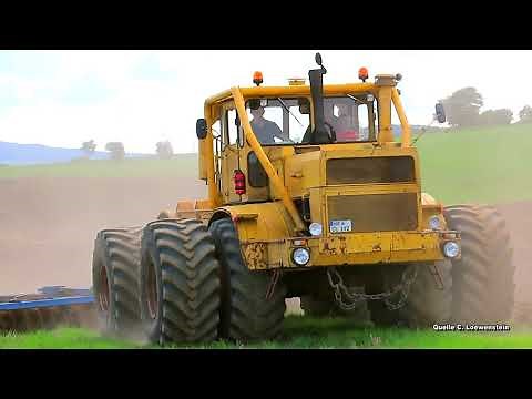 2 Kirovets K700 Ackergiganten ...bei der Feldarbeit !