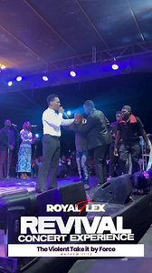 👌👌👌👌Yesterday for that site for Mutengene, plenty good things be happened time weh Nigerian Gospel artist Frank Edward, be climbed on stage for performed during some gosple concert organised by RoyalFlex Many Cameroonians be received blessings and powerful anointing. But the moment weh ei really catch ma attention na that of this young man weh ei finally meet ei icon face to face The young man full with immotion no be fit stiff ei self from holding the gospel musician. At the tail end Frank 