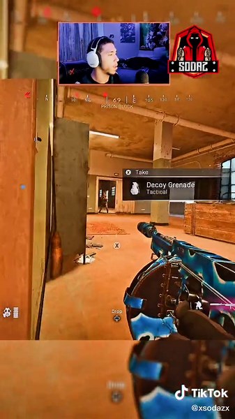 My index finger cramping 🦀😂 #fyp #pcgaming #clawgrip #rebirthisland