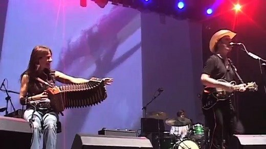 Amazing version of the Steve Earle classic "The Galway Girl". Performed here by two greats of Irish music Mundy and Sharon Shannon ;) | Irishgigs