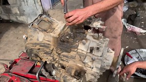 Fixing Gearbox Noise: A Detailed Truck Gearbox Repair