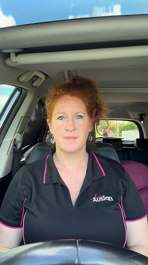 Fingerspelling with Auslan teacher Michaela - find the theme. #auslan #fingerspelling #learnauslan #awesomeauslan #deafteacher #greenery #green #education #signlanguage #australiansignlanguage | Awesome Auslan