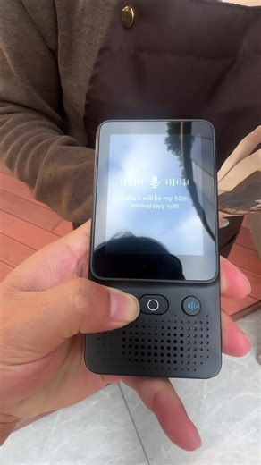 Make a restaurant reservation by communicating with the waiter using a translation device #translator #translatordevice #ailanguagetranslatordevice #foryoupage #viral