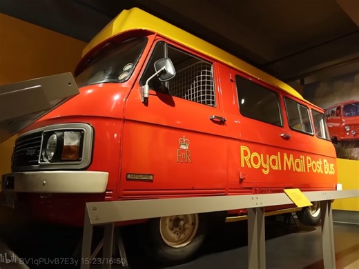 原up主乘坐……伦敦邮政地下铁路“邮件快线”观光列车视频搬运～轨道交通火车迷emutrain电客车电联车电力动车组列车railfan