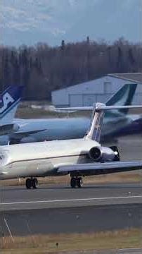 Everts Air Cargo MD-83(SF) Landing on Runway 33 Dillingham-Anchorage