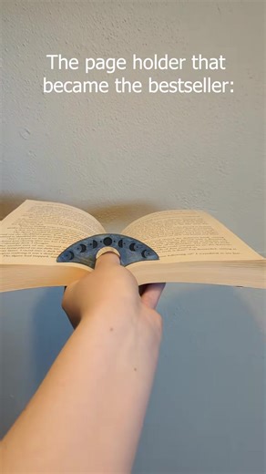 ✨ This engraved wood page holder is every reader’s dream! Keeps your pages open, fits perfectly in hand. No more hand cramps or flipping pages mid-sentence 📖 Customize yours:https://t.site/3Jjt9WC | Luminousof-OU1