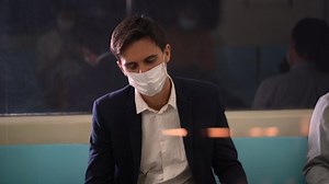 un homme d'affaires portant un masque : vidéo de stock (100 % libre de droit) 1085131619 | Shutterstock