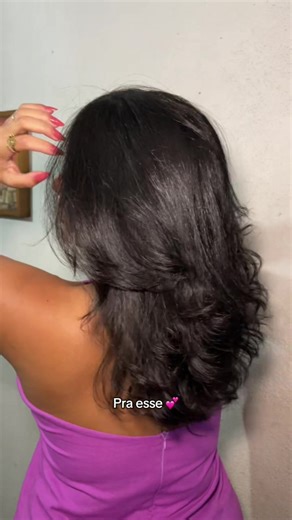 O primeiro vídeo foi feito em novembro de 2024 e o segundo fiz semana passada. Meu cabelo é um crespo alisado que passou por corte químico e queda capilar severa por doença autoimune e intestinal. #quedacapilar #cortequimico #cabelorecuperado