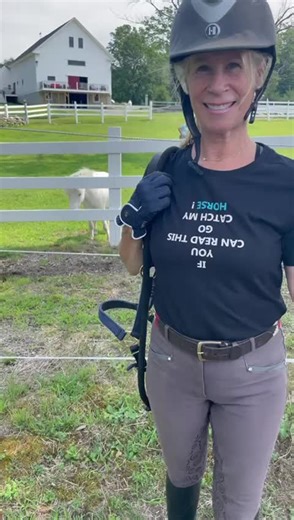 Helga is trying to catch Valentina🤣. Good luck with that🤣#Hihelgaherefans #funfriends #funnyvideoslaughwithhelga #farmlifeoftiktok www.hihelgahere.com