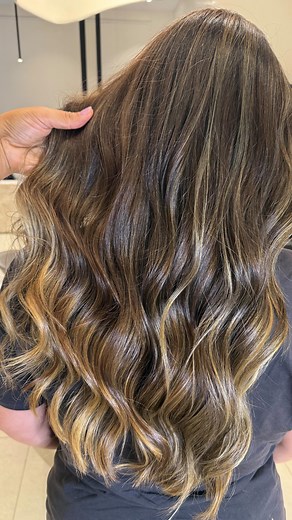 Let’s talk color correction Color corrections aren’t one size fits all. We highly recommend booking a complimentary consultation first that helps understand the history of your hair, your hair goals and what’s achievable. Let’s create a plan that’s right for you @biancospa and using only the best products @lorealpro_education_middleeast From consultation to transformation your dream hair journey start with us. #colorcorrection#balayage#babylights#hairtransformations#balayagespecialist#hairmakeov