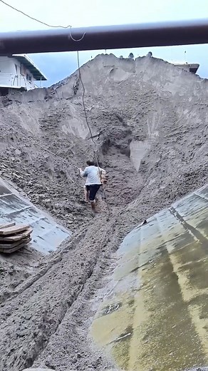 Barge unloading-Satisfying video | USA Machines Channel