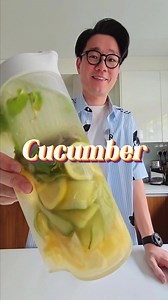 ✨ 𝗖𝗼𝗹𝗱 𝗕𝗿𝗲𝘄 𝗧𝗲𝗮 𝘄𝗶𝘁𝗵 𝗮 𝗧𝘄𝗶𝘀𝘁 ✨ Light, citrusy, and refreshing—with a few nutrition surprises 🌱🍍🍋 💡 𝗥𝗲𝗰𝗶𝗽𝗲 (𝟮𝗟 𝗷𝗮𝗿): 1 cucumber, thin strips 1/4 pineapple, small cubes 1 lemon, thin slices (keep peel, remove white pith) 15 mint leaves, gently rubbed 4 tbsp green tea leaves (in a filter bag) 👉 Add to jar, fill with room temp water, chill 6 hrs (or overnight). 🥒 Cucumber: silica for skin & tissue health 🍍 Pineapple: vitamin B1 to turn food into energy 🍋 Lemon