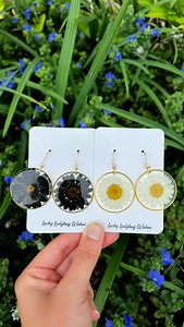 Daisy hoop earrings!! 💖 . . . #earrings #earringshop #earringsoftheday #earringsofinstagram #earringslover #earringsaddict #earringshandmade #handmade #handmadejewelry #handmadewithlove #resinart #resinearrings🌷 #resinjewellerymaking #luckyladybugwishes #resinjewelry #resin #resinearrings #luckyladybugwishes #resinjewelry #earringsaddict #jewelry #jewelryaddict #jewelrydesigner #jewelrylover #jewelrymaking #jewelryoftheday | Lucky ladybug Wishes
