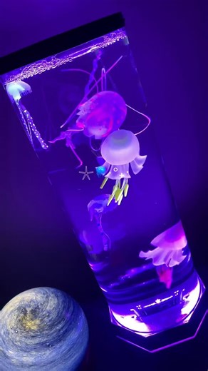 Large Jellyfish Aqua Night Lamp TT$315.00 🥹❤️🪼 . Illuminate your room with our mesmerizing Jellyfish Water Lamp. With its color-changing LED lights, remote control, and realistic swimming jellyfish design, it’s perfect for kids and adults alike. Create a calming, soothing ambiance and light pattern in any room. A thoughtful gift for anyone on your list. . Size- 15” x 5.2” . #JellyfishLamp #NightLightGoals #LEDMoodLamp #HomeDecorTT #TrinidadOnlineStore #SoothingLights #LEDLampVibes #JellyfishVi