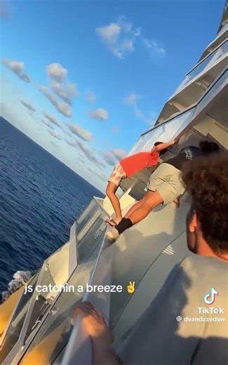 DVANDZZEDSW - Royal Caribbean Wonder Of The Seas - CLIMBING ON BALCONY - JS CATHCHIN A BREEZE