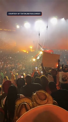 Beyonce’s flying car malfunctions mid-air during ‘Cowboy Carter’ tour WATCH: Beyoncé’s Cowboy Carter tour took an unexpected turn Saturday night, June 28, when a mid-air stage car prop briefly malfunctioned. Near the end of the show, the pop icon was riding a red Cadillac suspended above the crowd while performing “16 Carriages.” But as the vehicle hovered over the stadium, it suddenly stopped and tilted, prompting a wave of alarm from fans below, while she said “stop” a few times. | Video court