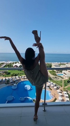 WOW Oversplits in high heels. Gymnastic skills #shorts