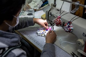 WHO: Perlu Masker Kain Tiga Lapis untuk Menghalau Virus Corona - National Geographic