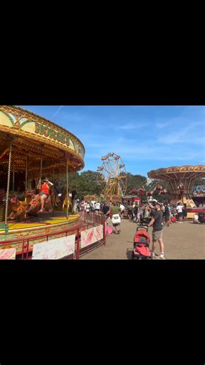 We do like to be beside the seaside with @victoriousfestival 🎶🎠 #lovesouthsea #visitportsmouth #victoriousfestival #vintagefairground #fairgroundart #familydaysout | Horton's Steam Fair