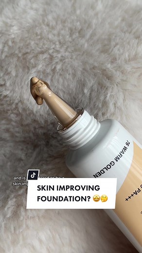 Miracle Pure Skin-Improving Foundation by MAX FACTOR