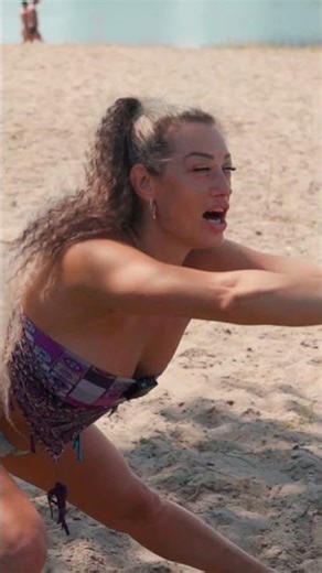 BEACH YOGA STRETCH 🌊 | LIZA’S FULL BODY FLOW ON THE SAND
