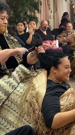 167K views · 3.4K reactions | Tongan traditional hair-cutting ceremony   Video credit by @monalisafinau (https://www.tiktok.com/@monalisafinau) #100polynesian #tonga #tongan #tongatradition | 100% Pasifika | Facebook