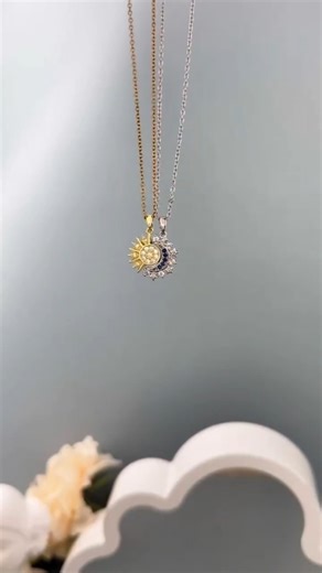 Stylish and fancy looking ladies locket