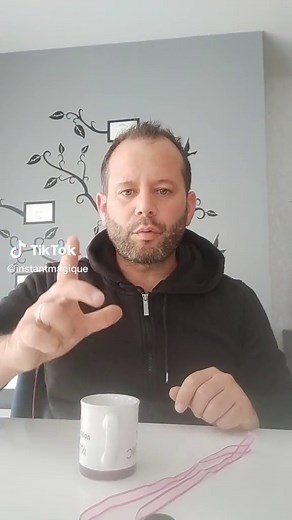 Apprend un tour de magie ! #abonnetoi #magie #tasse #tutorial #magictrick #cup #magiedebutant #instantmagique #ring #bague #magicien #magician