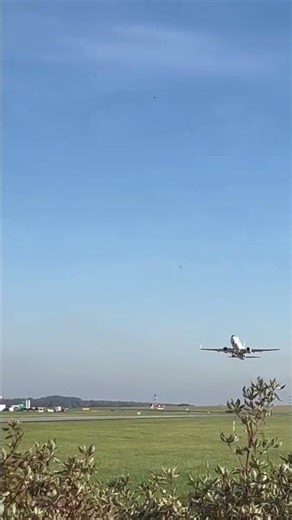 Tui 737-800 takeoff from LBA