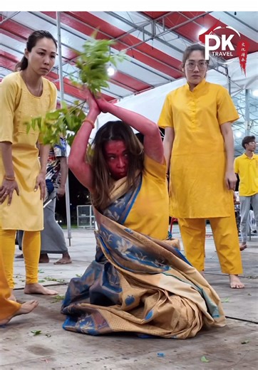 【一年一度】義順皇母宮｜DUGRA DEVI AMMA｜阿比舍卡姆（Abhishekam）｜浴神仪式｜震撼全场的神圣庆典，不容错过！ ✨一年一度義順皇母宮慶典！✨ 18/11/2024（星期一）| 晚上7:30 - 10:00 神圣（Abhishekam）浴神仪式，邀您共襄盛举！ 一年一度的義順皇母宮庆典即将盛大举行！🎉 这次，我们将带来备受瞩目的浴神仪式，这是一场象征净化、祝福与神圣能量的独特宗教体验。🙏✨ 时间：18/11/2024（星期一） 活动时间：晚上 7:30 至 10:00 地点：Opposite Blk 926 Yishun Central 1, open field, beside Nee Soon Sports Centre 在这特别的夜晚，让我们一同见证传统仪式的庄严与美好，感受祈福与正能量的环绕！❤️ 无论您是虔诚的信徒，还是对文化充满好奇的朋友，这都是不可错过的体验！ #義順皇母宮 #Abhishekam #浴神仪式 #文化庆典 #宗教文化