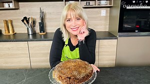 Jablkový hrnčekový koláč podľa Zuzky Vačkovej (videorecept)