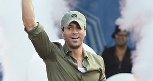 What A Hero! Enrique Iglesias Joined By Sean Paul For Live TV Performance Of New Song