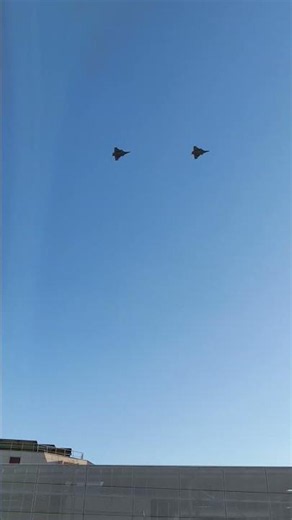 2 Rafale B survolent Paris 🇫🇷