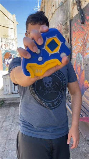 Anngo on Instagram: "Se vienen las fotos de la sesión de beetlemon que tuve en valpo, por mientras preparé este pequeño video. Agradecimiento especial a @nikkolai_f quien me acompañó y a @alti.photo quien me sacó las fotos. #digimom #digimonfrontier #beetlemon #blitzmon"