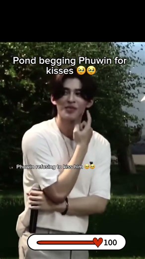 Pond begging Phuwin for a kiss 😲