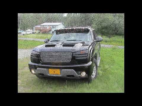 2002 Chevy Avalanche, cladding Repaint. Custom big mouth billet grill.