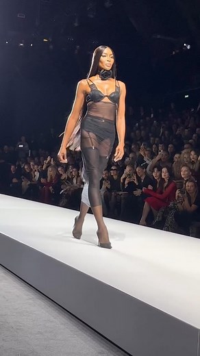 ナオミ・キャンベルやマリアカルラ、ヴィットリアなどスターモデルたちがセクシーなレースに身を包んだドルチェ＆ガッバーナ2024年春夏コレクション。 #naomicampbell #dolcegabbana #voguejapan_collection | VOGUE JAPAN