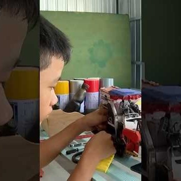 Cậu bé Việt chế tạo hàng loạt máy móc từ đồ ve chai nổi tiếng thế giới hơn cả kĩ sư! quá tự hào VN