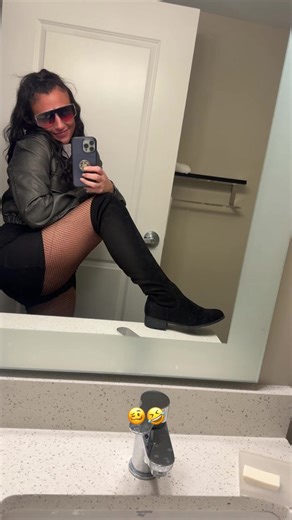 Kept thinking about what this jacket reminded me of…. Figured it out🤣#fyp #nye