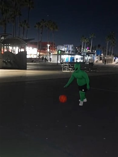 Jason Got Hit By The Most Useful Screen Ever 😭🏀#jasontheween