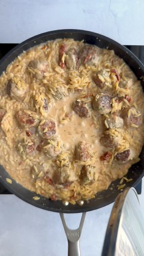 This One Pan Chicken Meatballs with Orzo recipe is SO delicious, and only takes 45 minutes to make! ￼👇recipe in the comments👇 ￼ | The Recipe Rebel