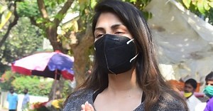 [VIDEO] Rhea Chakraborty trolled as she steps out to purchase flowers ahead of Sushant’s birth anniversary