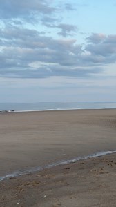 “Sunny Hunny” in Hunstanton, Norfolk, can clearly be seen tonight across The Wash. This charming seaside town enjoys a rare coastal treat as it’s the only east coast resort where you can watch the sun set directly over the sea. And as the skies glow golden, they’re probably looking right back at us… with a perfect view of Skegness and the new Big Ben Tower lit up against the night. #skegness #hunstanton #norfolkcoast | GO Skegness