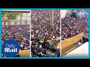 Notting Hill Carnival chaos: Crowd on brink of crush as thousands pack into street