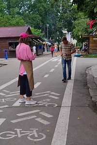 Die Straßen werden zur Bühne für einen Test des menschlichen Anstands | Fabiosa Deutschland