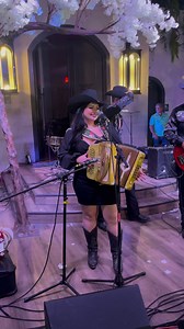 Grupo Control - Lo Que Más Quiero (LIVE) | Jennifer Degollado