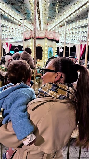 👶 ¿Qué comida me llevo para mi bebé de 15 meses cuando salimos de casa? Si tienes un peque de esta edad, sabes que cada salida requiere un poquito de organización… así que te enseño cómo lo hago yo 👜🍴 Cuando salimos, suelo llevar merienda y cena pensadas para él: 🥐 ideas fáciles para la merienda del bebé 🥗 opciones prácticas para la cena fuera de casa 🤍 comida adaptada a su edad y cómoda de transportar Nada perfecto, nada rígido. Solo mi forma de organizarme para que él coma bien estemos d