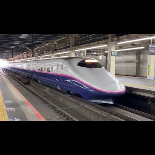 巨大ターミナル大宮駅を通過！ 東北新幹線 E2系の回送列車がホームに安全柵のない大宮駅を通過 Shinkansen 2025.5.5 #新幹線 #e2系 #大宮駅