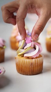Watch @ibtesam_essa create colourful cupcake masterpieces with Stork White Bake Margarine🎂✨ Its true white colour allows for endless creations, helping you bring your baking imagination to life!💥 #BakeLifeColourful #StorkWhiteBakingMargarine | Stork SA